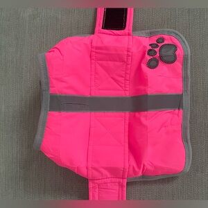 Queenmore Reversible dog Vest. NWT. Size XS. Fuchsia. 100% polyester